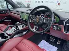 Porsche Cayenne 4.0T V8 Turbo SUV 5dr Petrol TiptronicS 4WD Euro 6 (s/s) (550 ps)