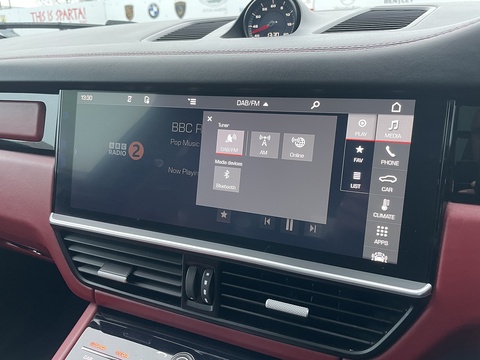 4.0T V8 Turbo SUV 5dr Petrol TiptronicS 4WD Euro 6 (s/s) (550 ps)