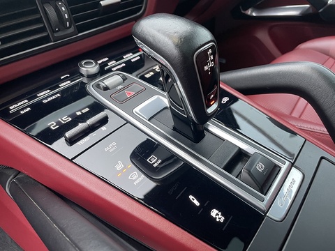 4.0T V8 Turbo SUV 5dr Petrol TiptronicS 4WD Euro 6 (s/s) (550 ps)