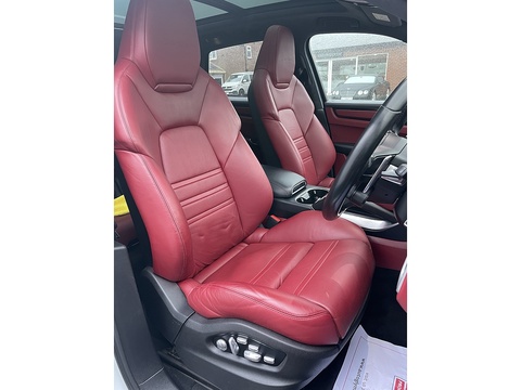 4.0T V8 Turbo SUV 5dr Petrol TiptronicS 4WD Euro 6 (s/s) (550 ps)