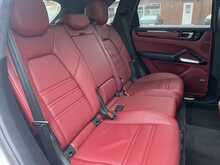 Porsche Cayenne 4.0T V8 Turbo SUV 5dr Petrol TiptronicS 4WD Euro 6 (s/s) (550 ps)