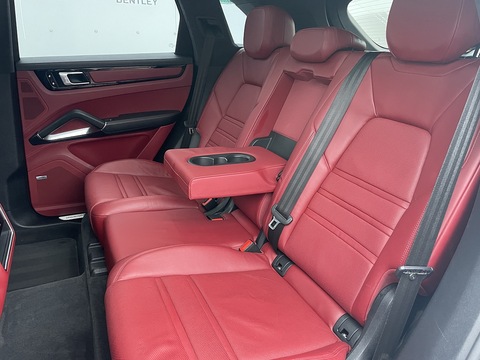 4.0T V8 Turbo SUV 5dr Petrol TiptronicS 4WD Euro 6 (s/s) (550 ps)