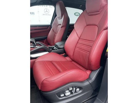 4.0T V8 Turbo SUV 5dr Petrol TiptronicS 4WD Euro 6 (s/s) (550 ps)