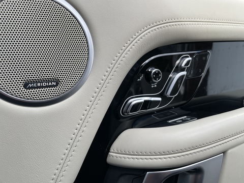 4.4 SD V8 Vogue SE SUV 5dr Diesel Auto 4WD Euro 6 (s/s) (339 ps)