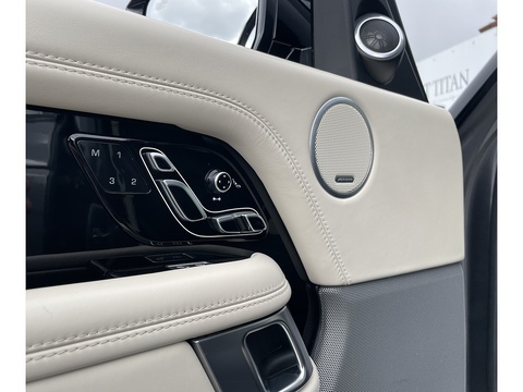 4.4 SD V8 Vogue SE SUV 5dr Diesel Auto 4WD Euro 6 (s/s) (339 ps)