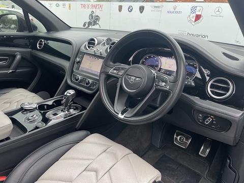 4.0 V8 SUV 5dr Petrol Auto 4WD Euro 6 (s/s) (550 ps)