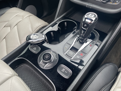 4.0 V8 SUV 5dr Petrol Auto 4WD Euro 6 (s/s) (550 ps)