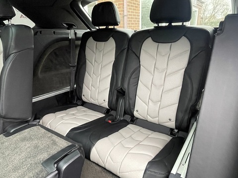 4.0 V8 SUV 5dr Petrol Auto 4WD Euro 6 (s/s) (550 ps)