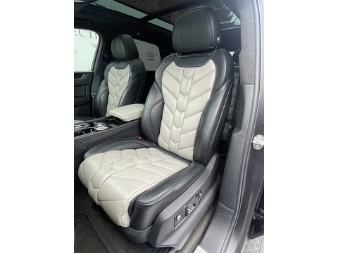 4.0 V8 SUV 5dr Petrol Auto 4WD Euro 6 (s/s) (550 ps)