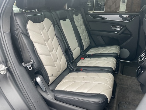 4.0 V8 SUV 5dr Petrol Auto 4WD Euro 6 (s/s) (550 ps)