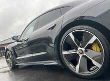 Porsche Taycan Performance Plus Turbo S 93.4kWh Saloon 4dr Electric Auto 4WD (11kW Charger) (761 ps)
