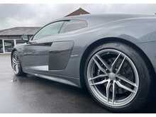 Audi R8 5.2 FSI V10 Plus Coupe 2dr Petrol S Tronic quattro Euro 6 (s/s) (610 ps)