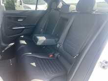Mercedes-Benz C Class 2.0 C300e 25.4kWh AMG Line (Premium Plus) Saloon 4dr Petrol Plug-in Hybrid G-Tronic+ Euro 6 (s/s) (313 ps)