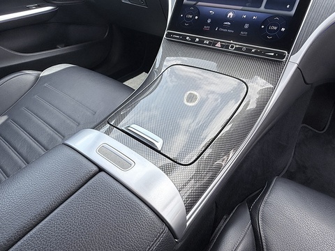 2.0 C300e 25.4kWh AMG Line (Premium Plus) Saloon 4dr Petrol Plug-in Hybrid G-Tronic+ Euro 6 (s/s) (313 ps)