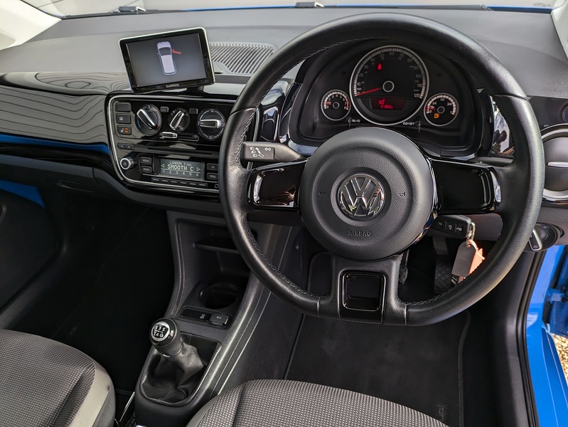 Volkswagen up! High up! - U14787