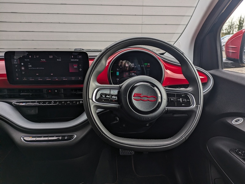 Fiat 500e C RED - U15165