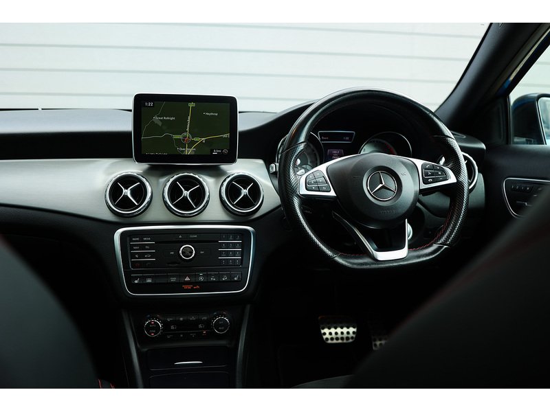 Mercedes-Benz GLA GLA220d AMG Line - U15371