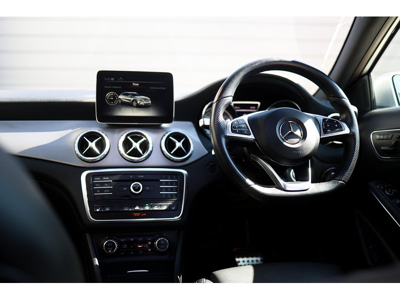 Mercedes-Benz GLA GLA200d AMG Line - U15411