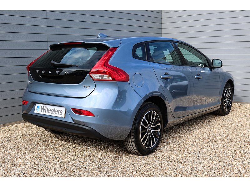 Volvo V40 T2 Momentum Nav Plus - U15595
