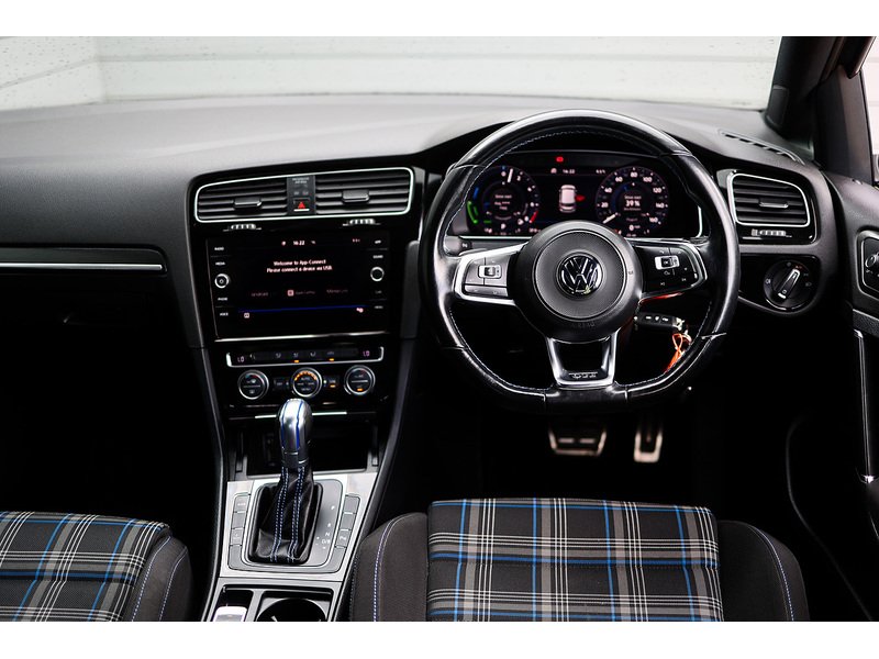 Volkswagen Golf TSI GTE - U15645