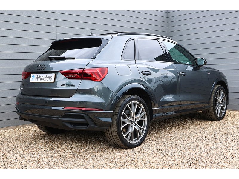Audi Q3 TFSIe Black Edition - U15718