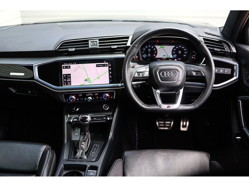 Audi Q3 TFSIe Black Edition - U15718