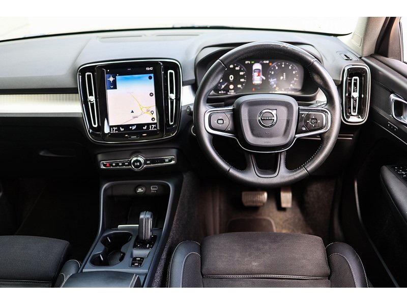 Volvo XC40 T4 Momentum Pro - U15763