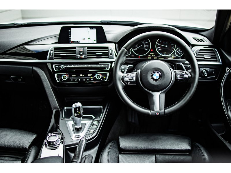 BMW 3 Series 330e M Sport - U15830