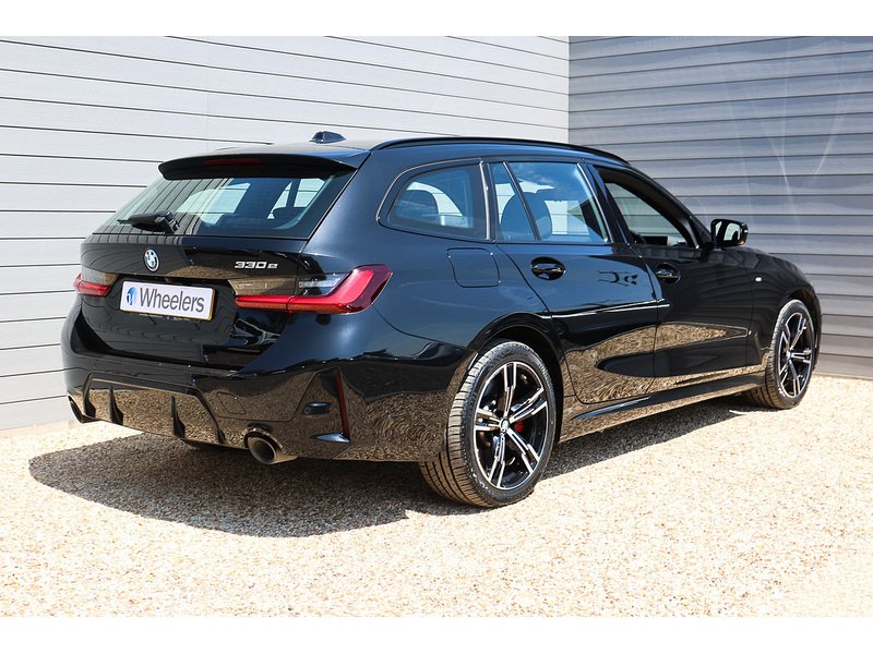BMW 3 Series 330e M Sport - U15856