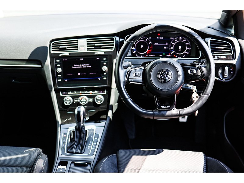 Volkswagen Golf TSI R - U15865