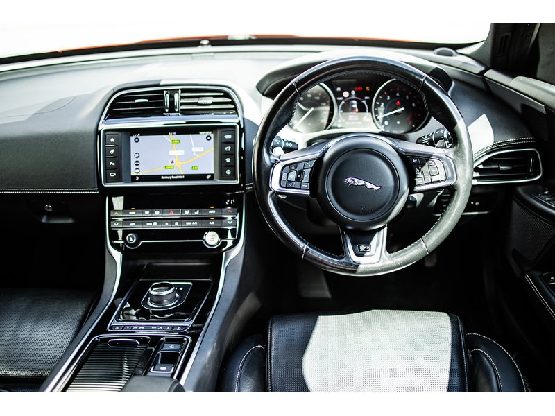 Jaguar XE i R-Sport - U15977