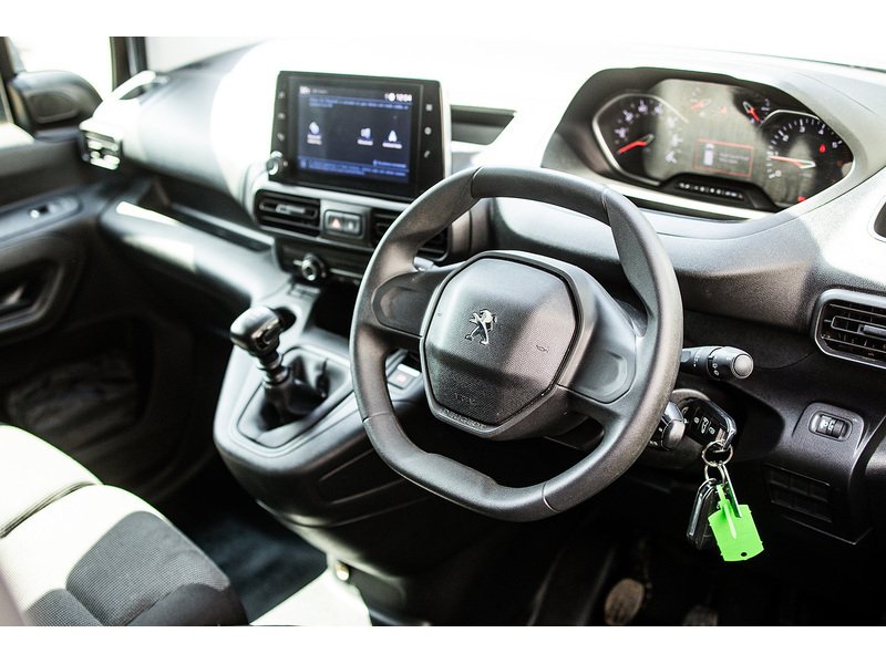 Peugeot Partner BlueHDi 950 Professional Premium + - U15997