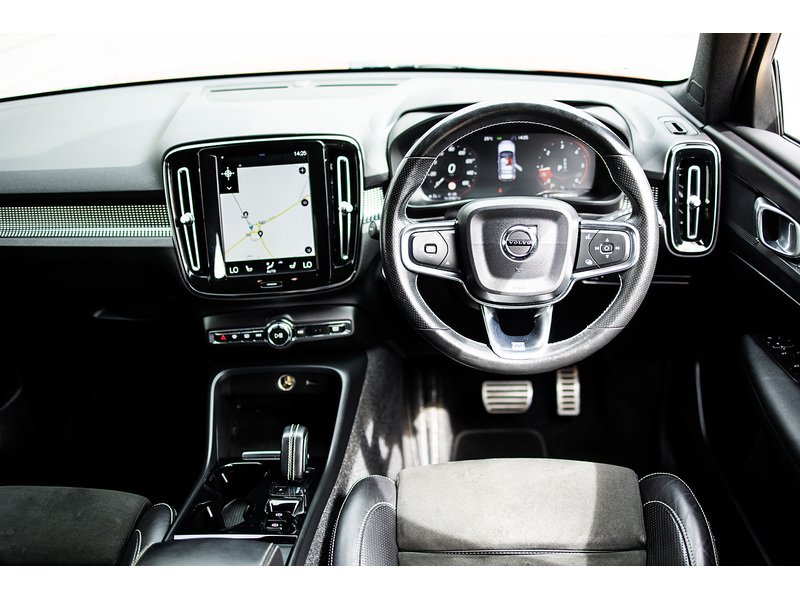 Volvo XC40 D4 R-Design - U16053