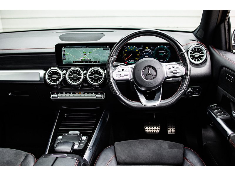 Mercedes-Benz EQB EQB 300 AMG Line - U16100