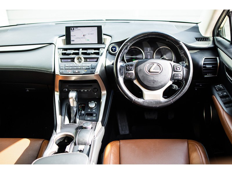Lexus NX 300h Luxury - U16263