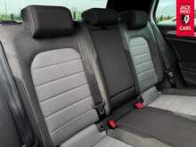 Volkswagen Golf TDI BlueMotion Tech R-Line Edition TDI BlueMotion Tech R-Line Edition Hatchback 2.0 Manual Diesel 