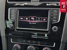 Volkswagen Golf TDI BlueMotion Tech R-Line Edition TDI BlueMotion Tech R-Line Edition Hatchback 2.0 Manual Diesel 