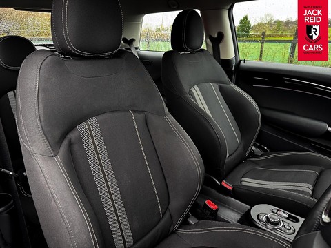 Cooper SE 32.6kWh Level 1 Hatchback 3dr Electric Auto (184 ps)