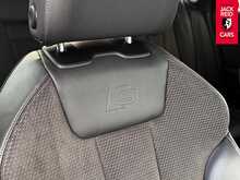 Audi A4 TFSI Black Edition 2.0 TFSI 35 Black Edition Saloon 4dr Petrol S Tronic Euro 6 (s/s) (150 ps) 