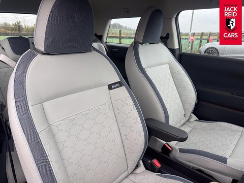 E 40.7kWh Classic Hatchback 3dr Electric Auto (184 ps)