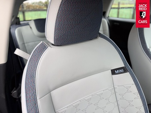 E 40.7kWh Classic Hatchback 3dr Electric Auto (184 ps)