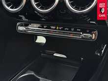 Mercedes-Benz A Class A180 AMG Line 1.3 A180 AMG Line Hatchback 5dr Petrol 7G-DCT Euro 6 (s/s) (136 ps) 