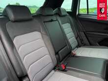 Volkswagen Tiguan TDI R-Line 2.0 TDI R-Line SUV 5dr Diesel DSG 4Motion Euro 6 (s/s) (150 ps) 