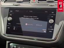 Volkswagen Tiguan TDI R-Line 2.0 TDI R-Line SUV 5dr Diesel DSG 4Motion Euro 6 (s/s) (150 ps) 