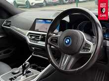 BMW 3 Series 330e M Sport Pro Edition 2.0 330e 12kWh M Sport Pro Edition Saloon 4dr Petrol Plug-in Hybrid Auto Euro 6 (s/s) (292 ps) 