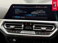 BMW 3 Series 330e M Sport Pro Edition 2.0 330e 12kWh M Sport Pro Edition Saloon 4dr Petrol Plug-in Hybrid Auto Euro 6 (s/s) (292 ps) 