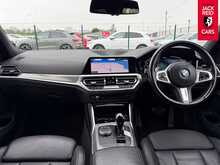 BMW 3 Series 330e M Sport Pro Edition 2.0 330e 12kWh M Sport Pro Edition Saloon 4dr Petrol Plug-in Hybrid Auto Euro 6 (s/s) (292 ps) 