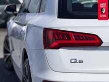 Audi Q5 TDI Sport 2.0 TDI 40 Sport SUV 5dr Diesel S Tronic quattro Euro 6 (s/s) (190 ps) 