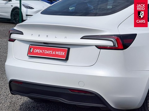 Saloon 4dr Electric Auto RWD (208 ps)