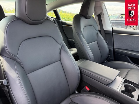 Saloon 4dr Electric Auto RWD (208 ps)